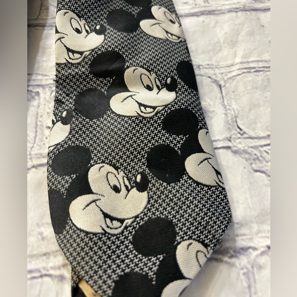 VINTAGE DISNEY MICKEY MOUSE BLACK/GRAY/WHITE NOVELTY CERVANTES MENS TIE